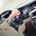 Moterys vairuoja automobilį saugiau